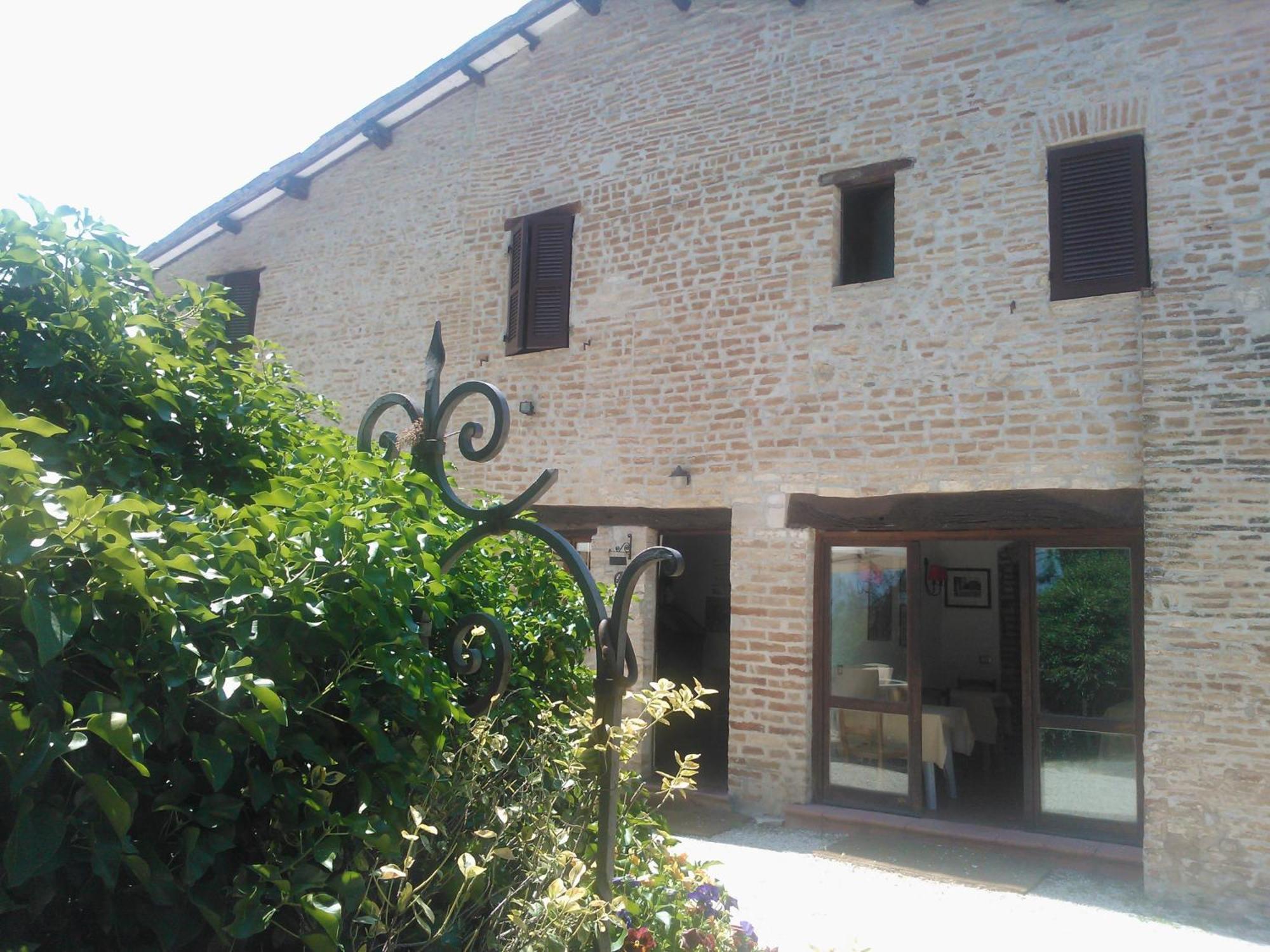 Agriturismo Camiano Piccolo 몬테팔코 외부 사진